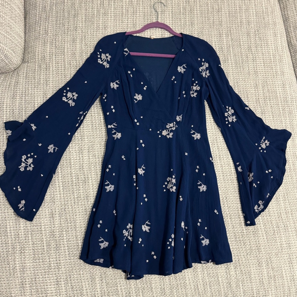 Free People Navy Blue Floral Dress. Size 4